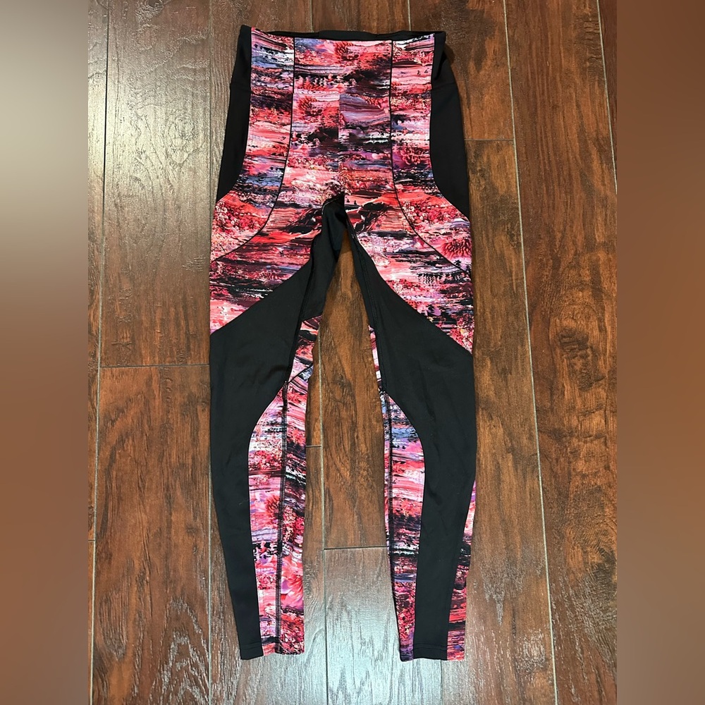 Lululemon Sweat & Repeat size 8 HighRise 28" Black/Dahliascape Multi